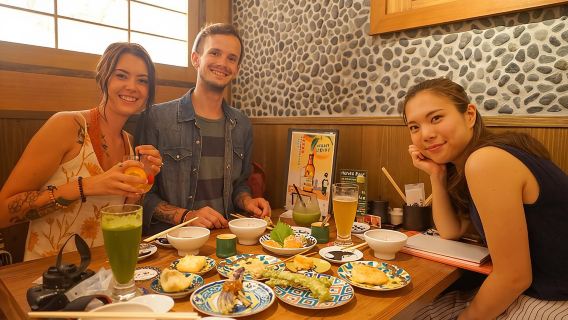 Kyoto Night Foodie Tour in Gion (9+ dishes + 6 Sake tastings)