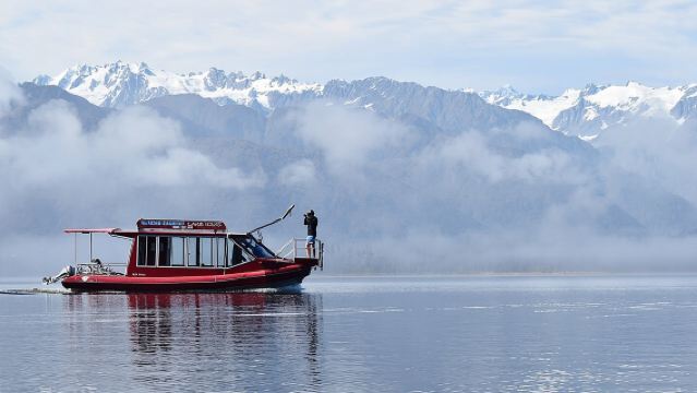 2-Hour Scenic Cruise in Lake Mapourika