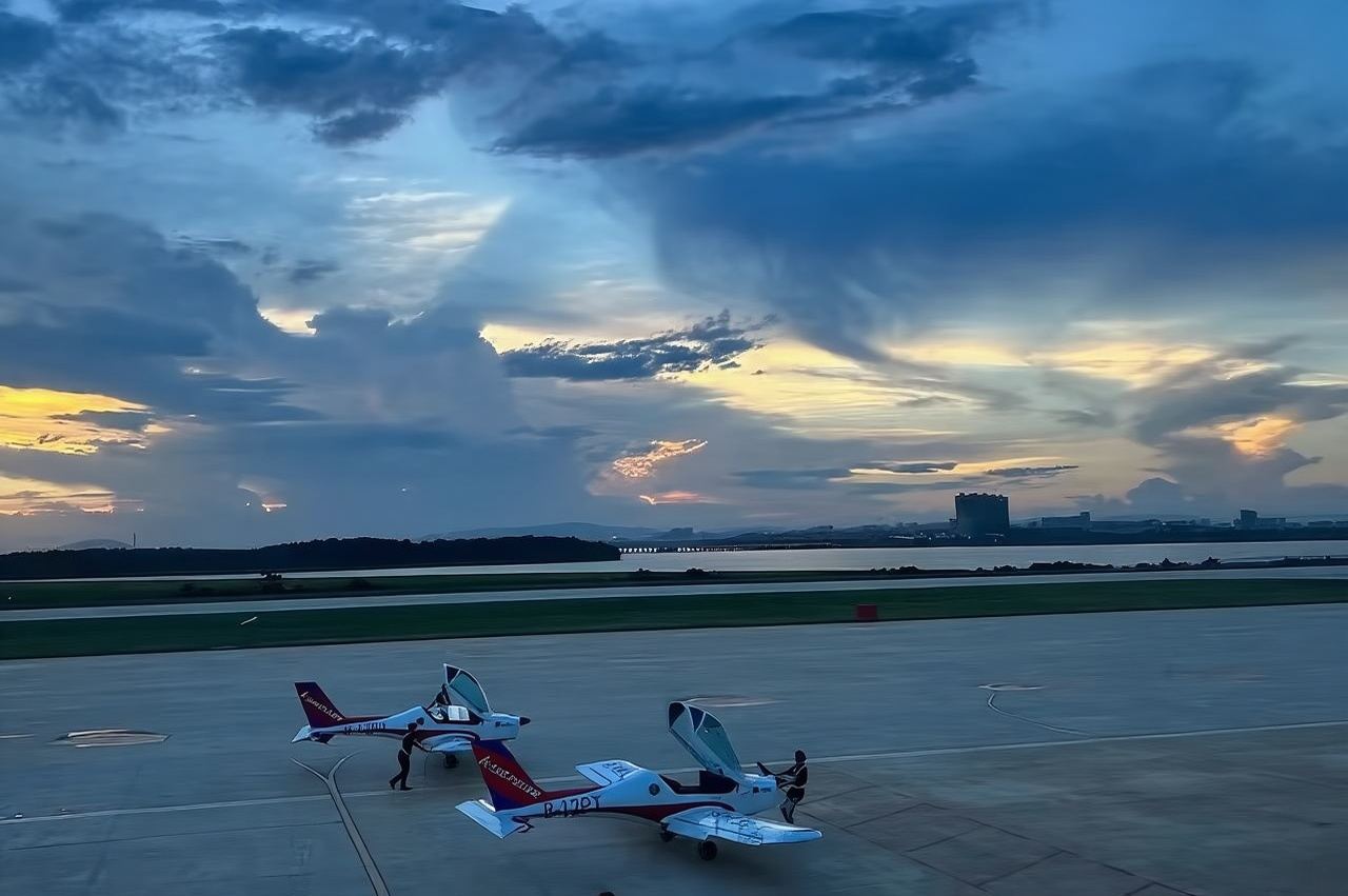 江西九江固定翼飛行體驗/專業教練一帶一飛行體驗【多組合可選/可體驗駕駛飛機/家庭出遊+高空項目體驗首選】