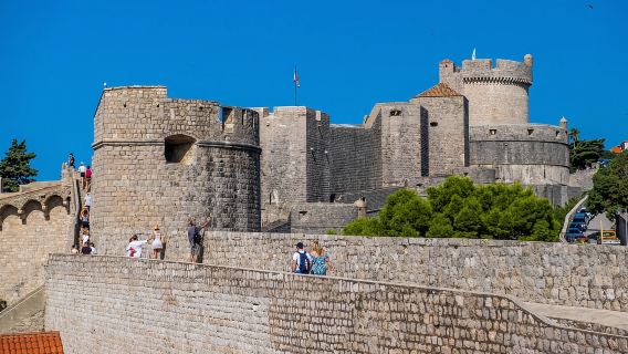 Dubrovnik: Recorrido a pie por las murallas de la ciudad, Stradun y la historia del casco antiguo