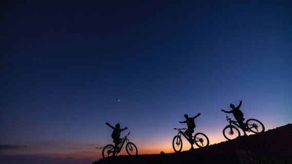 Monte Etna: Excursión de un día en bicicleta eléctrica al atardecer