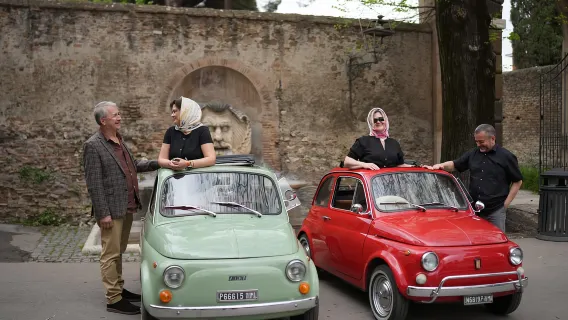 Roma: Servizio fotografico con auto d'epoca Fiat 500