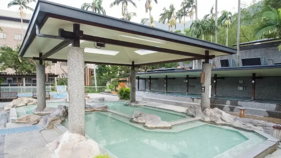 Tân Bắc | Khách sạn suối nước nóng Đại Bản Căn Tam Hiệp - Vé vào cổng khu rừng, suối nước nóng ngoài trời SPA, nhà hàng Tây Thái Tử