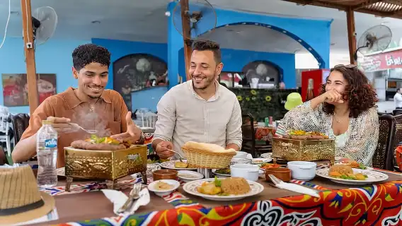 ทัวร์ส่วนตัวไปไคโรจากพิพิธภัณฑ์พีระมิดฮูร์กาดา ขี่อูฐ