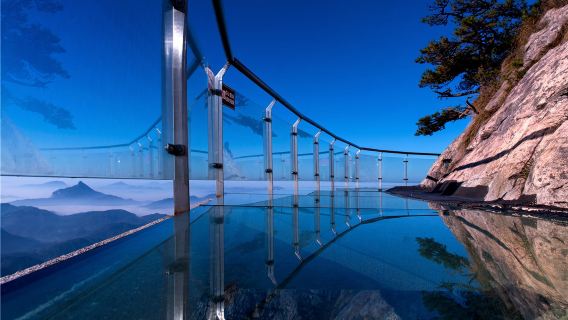 Yuexi Mingtang Mountain, High-Altitude Glass Walkway, and Sky Glass Bridge Day Tour