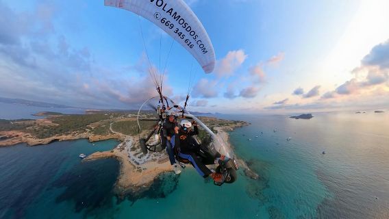 Ibiza: Volo in parapendio motorizzato di 25 minuti intorno all'isola