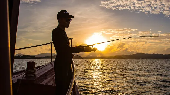 蘇梅島MR.TU海釣拼船出海一日遊可包船 專業漁船 現做加工