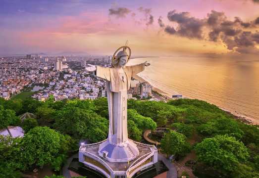 Vung Tau One-Day Tour from Ho Chi Minh [English/Chinese Tour Guide + Jesus Mountain + White Palace + Beach Walk]