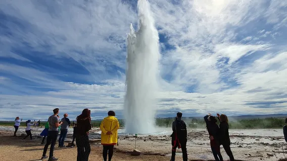 Tour di un giorno per piccoli gruppi al Circolo d'Oro e al cratere vulcanico Kerid