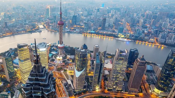 4-stündige private Tour durch Pudong mit Besuch des China Art Palace Museums und des Shanghai Towers