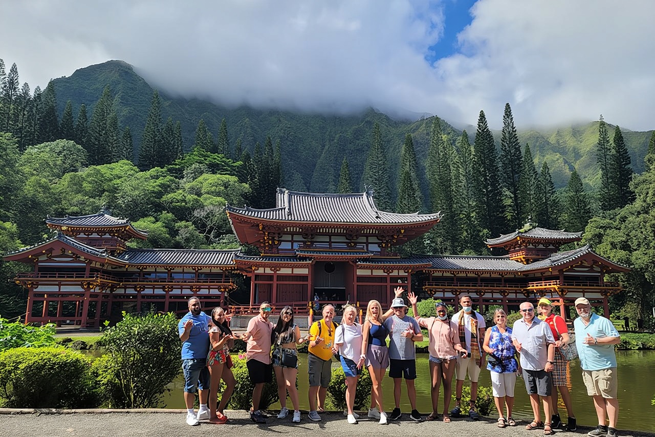 Byodo In Temple & Waimea Botanical Garden and Waterfall Day Tour