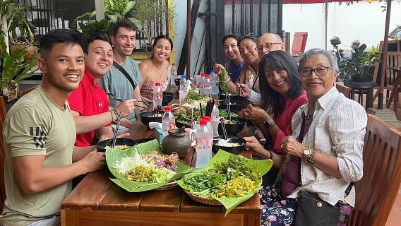 Phnom Penh Authentic Evening Food Tour 100% By Local