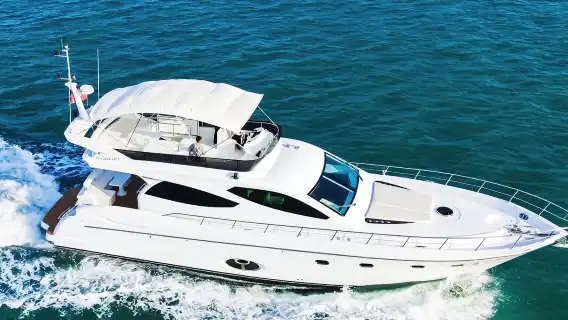 Shenzhen Yacht Rental: Dameisha 63-foot Luxury Yacht Charter (Capacity 1–10 people) for Sea Trips [Drinks + Fruit Platter + KTV + Driving Experience] for Birthdays/Proposals/Business, etc.