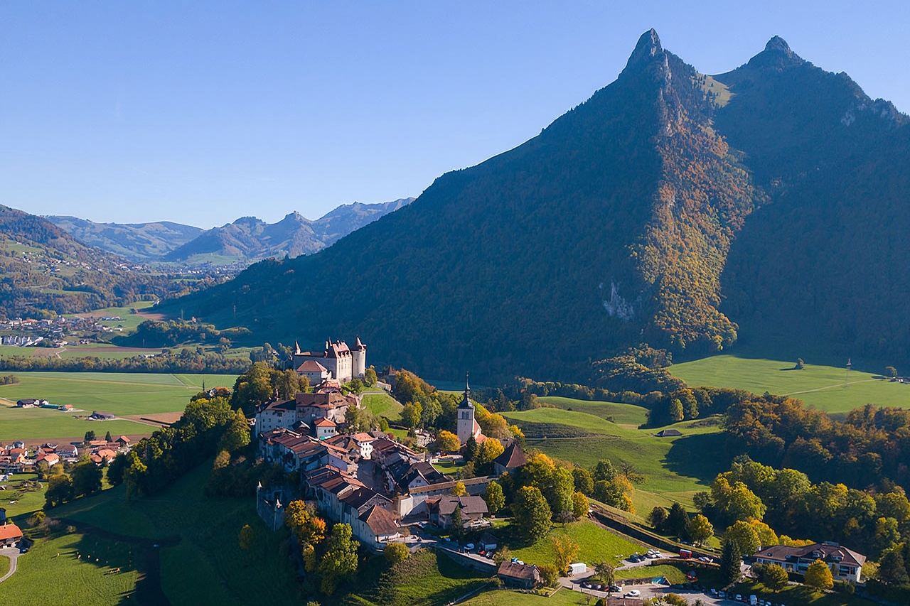 Switzerland Gruyeres + Chocolate Factory + Cheese Workshop Day Tour|Upgrade to GoldenPass Line