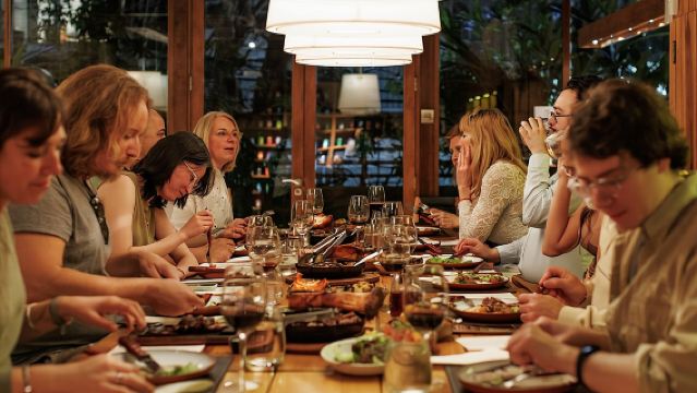 Experiencia Argentina: Cena Inmersiva y Maridaje de Vinos en Iguazú