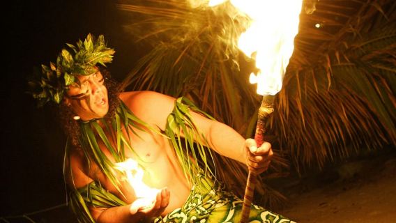 Oahu: Pertunjukan Luau Tradisional Germaine & Makan Malam Prasmanan