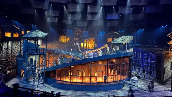 Entrada del espectáculo "Chongqing·1949" en el Gran Teatro Chongqing 1949 (escenario giratorio de 360° + recreación realista del antiguo Chongqing + interpretación sincera de los actores + banquete audiovisual)