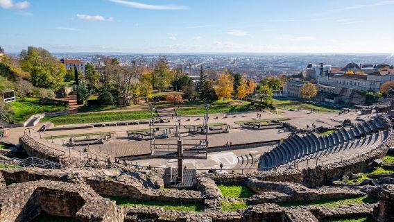 France - Lyon | Accompagnement de traduction | Guide touristique local | Salons professionnels | Visites d'affaires | Services d'accueil local | (Personnalisation possible)