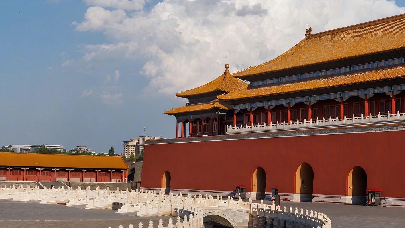 ทัวร์ครึ่งวันพระราชวังต้องห้าม + ภูเขาจิ่งซาน (รวมตั๋วเข้า เลือกได้หลายรูปแบบทัวร์ มีไกด์นำเที่ยวหลายภาษา เช่น จีน/อังกฤษ)