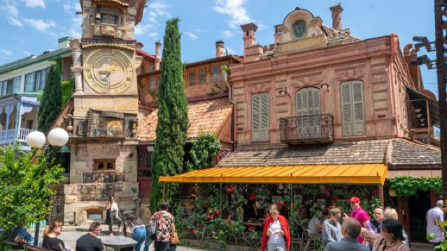 Eendaagse tour met gecharterde autovervoer naar Metekhi Kerk, Tbilisi Klokkentoren, Vredesbrug en Vrijheidsplein