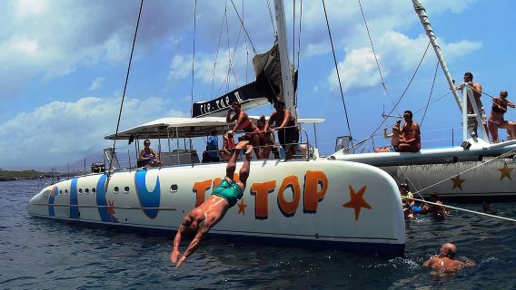 Escursione di un giorno in catamarano, snorkeling e vela