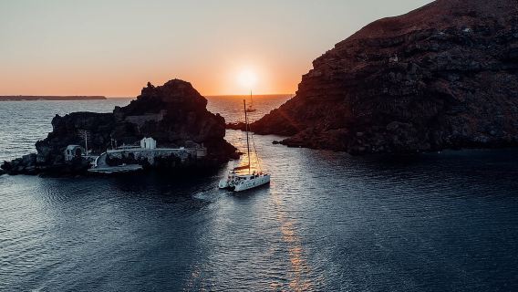 Romantic Sunset Catamaran Caldera Cruise incl. Meal & Drinks