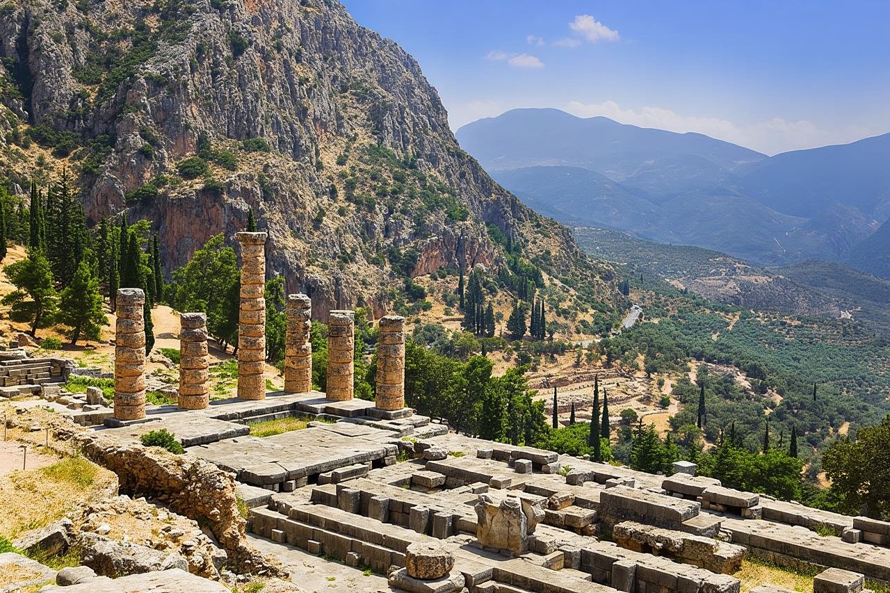 Delphi English Day Trip from Athens with Official Guide
