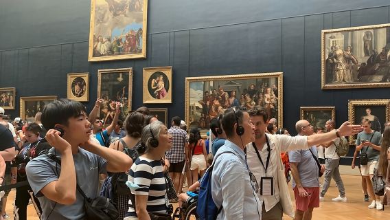 Paris Louvre Small Group Tour with Pre-Reserved Tickets