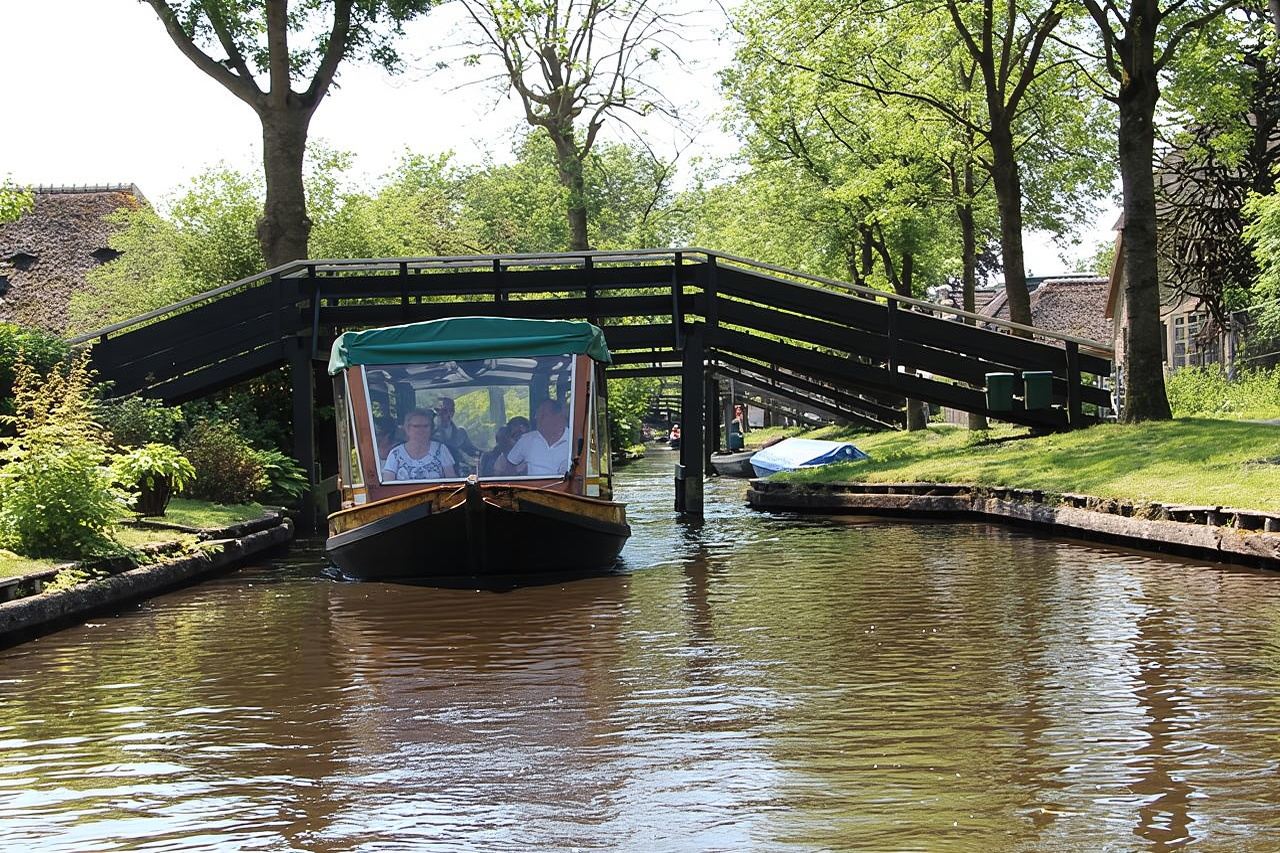 Giethoorn: Highlights Kanalfahrt und Besichtigungsdorf