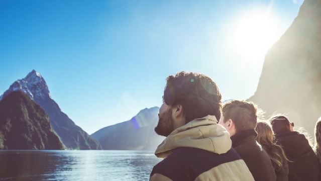 однодневный тур в Милфорд из Квинстауна, Новая Зеландия [роскошный панорамный автобус + круиз / прогулочное судно / круизный катер]