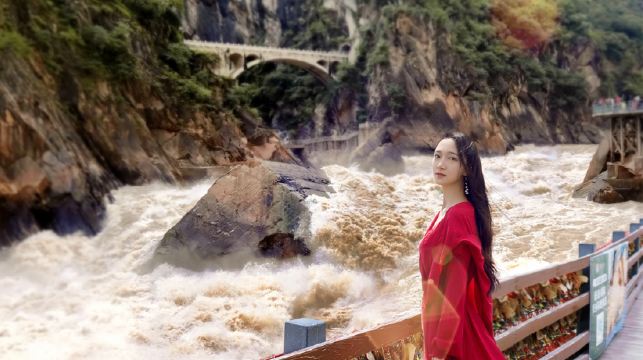 麗江+虎跳峽+哈巴觀景台+白水台8人小團一日遊純玩