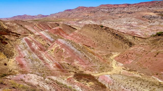 ทริปหนึ่งวันไปยังภูเขาสายรุ้งและเดวิด การาจา