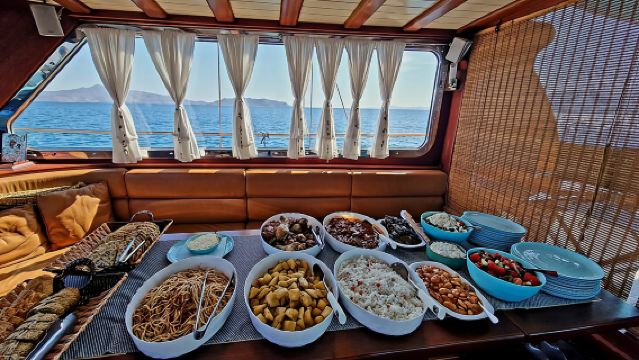 Cruise naar Athene: Agistri, Moni/Metopi, Aegina met lunch & drankjes