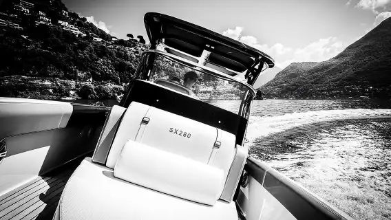 1H Private Cruise Lake Como Tender Yacht Invictus 6 pax