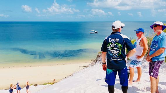 Dari Hervey Bay: Tur K'gari Terpencil dengan Perahu dan Makan Siang