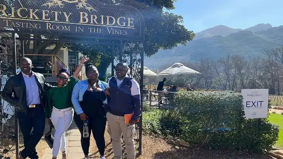 ทัวร์เต็มวัน Cheetah Outreach และ Winelands ที่ได้รับรางวัล