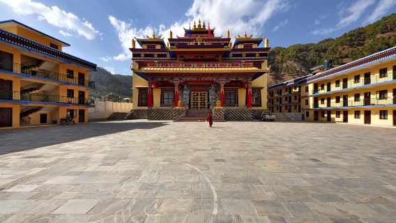 Valley of Gods and Monks: Dakshinkali Temple to Kirtipur Old Town Tour (Kathmandu)