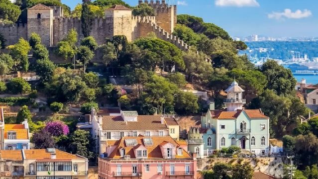 葡萄牙 里斯本： 中文-葡萄牙語&英語  專業翻譯｜展會翻譯｜商務陪同拜訪 ｜ 旅遊地陪導遊｜行程規劃定制