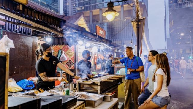 Authentic Street Food and Hawker Centre Tour by Grab Experience