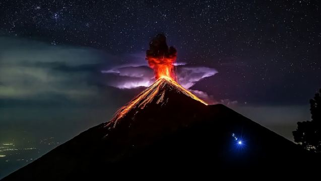 Excursión desde Antigua para desafiar el volcán Acatenango | Avistamiento cercano del volcán de Fuego