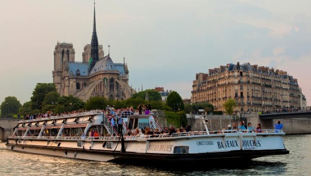 Bateaux Mouches - Sightseeing Cruises Across the Capital
