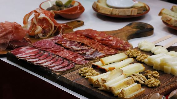 Half-Day Walking Tour Tasting Local Food in Porto