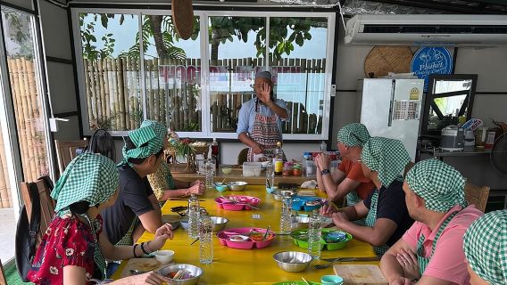 Half day Thai cooking Class + Market tour+Garden tour