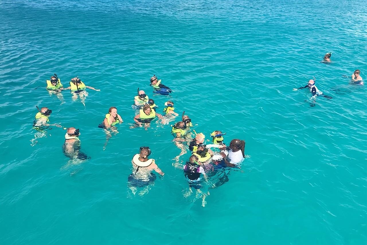 バルバドスのカメと難破船シュノーケルアドベンチャー