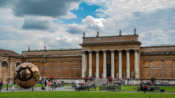 Aperitif and Skip-the-Line Ticket for the Vatican Museums