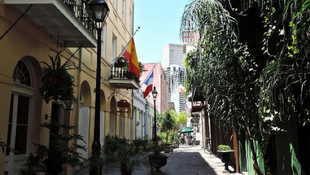 New Orleans City Tour: French Quarter, Garden District & Cemetery