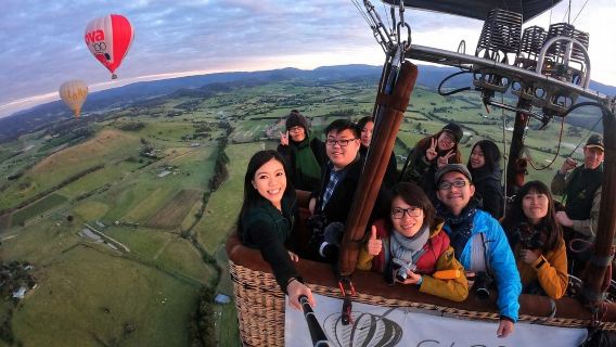 Melbourne Yarra Valley & Dandenongs Ranges Hot Air Balloon Ride with Optional Transfer/Champagne Breakfast