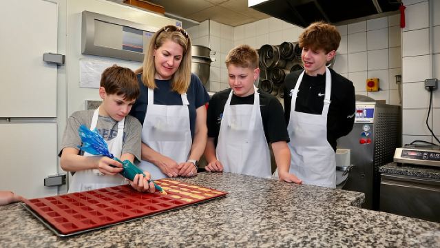 노트르담 성당 근처에서 즐기는 파리 베이킹 체험