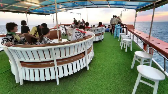 富國島日落燒烤與夜釣魷魚之旅含海鮮晚餐