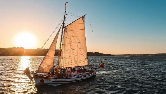 Lagos: Sunset Sail aboard a Traditional Boat with Prosecco